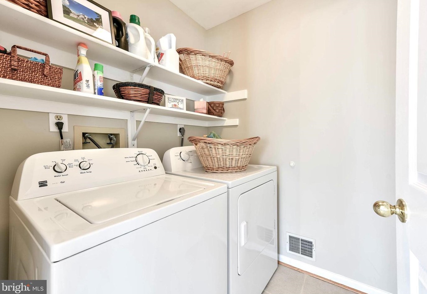 46494 Cedarhurst Dr, Sterling VA  20165-6485 exterior