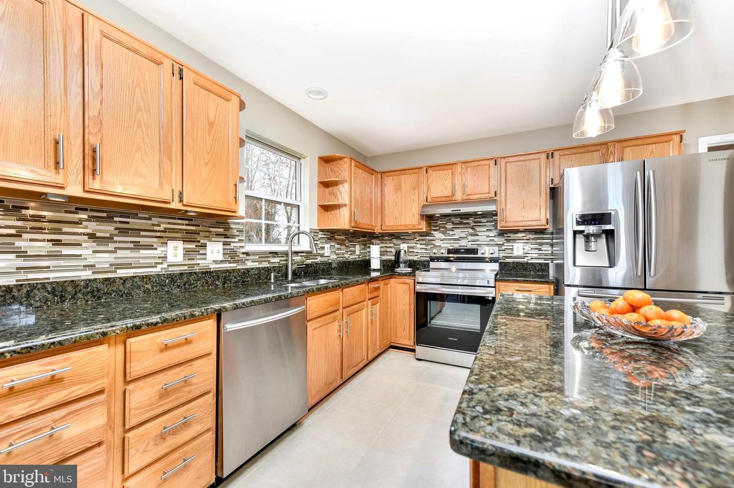 46494 Cedarhurst Dr, Sterling VA  20165-6485 exterior