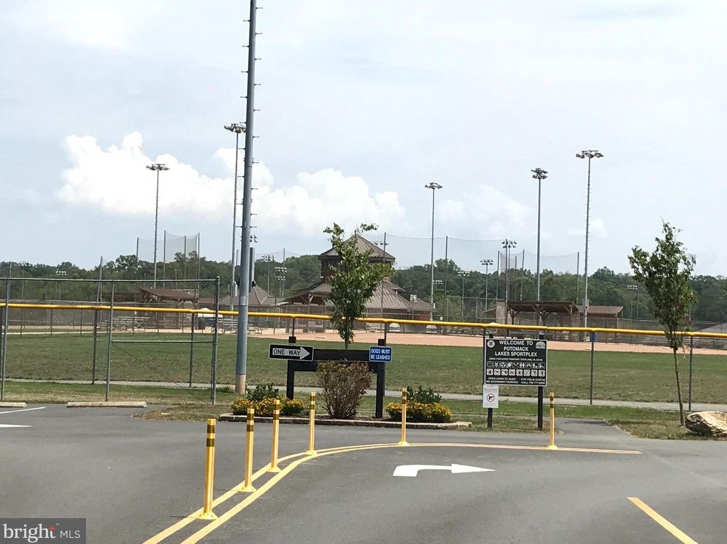 46494 Cedarhurst Dr, Sterling VA  20165-6485 exterior