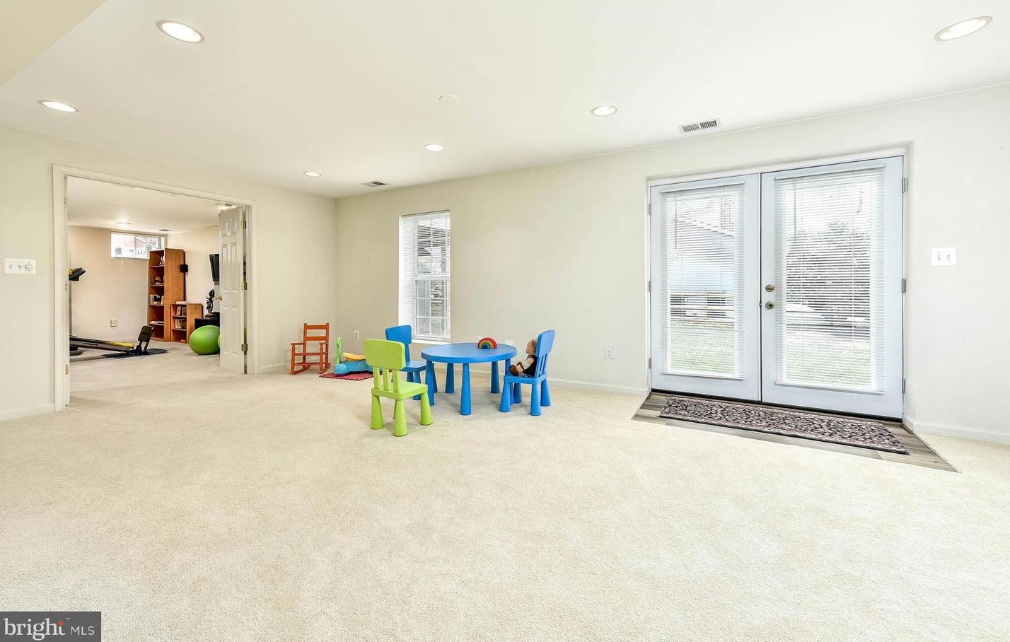 46494 Cedarhurst Dr, Sterling VA  20165-6485 exterior