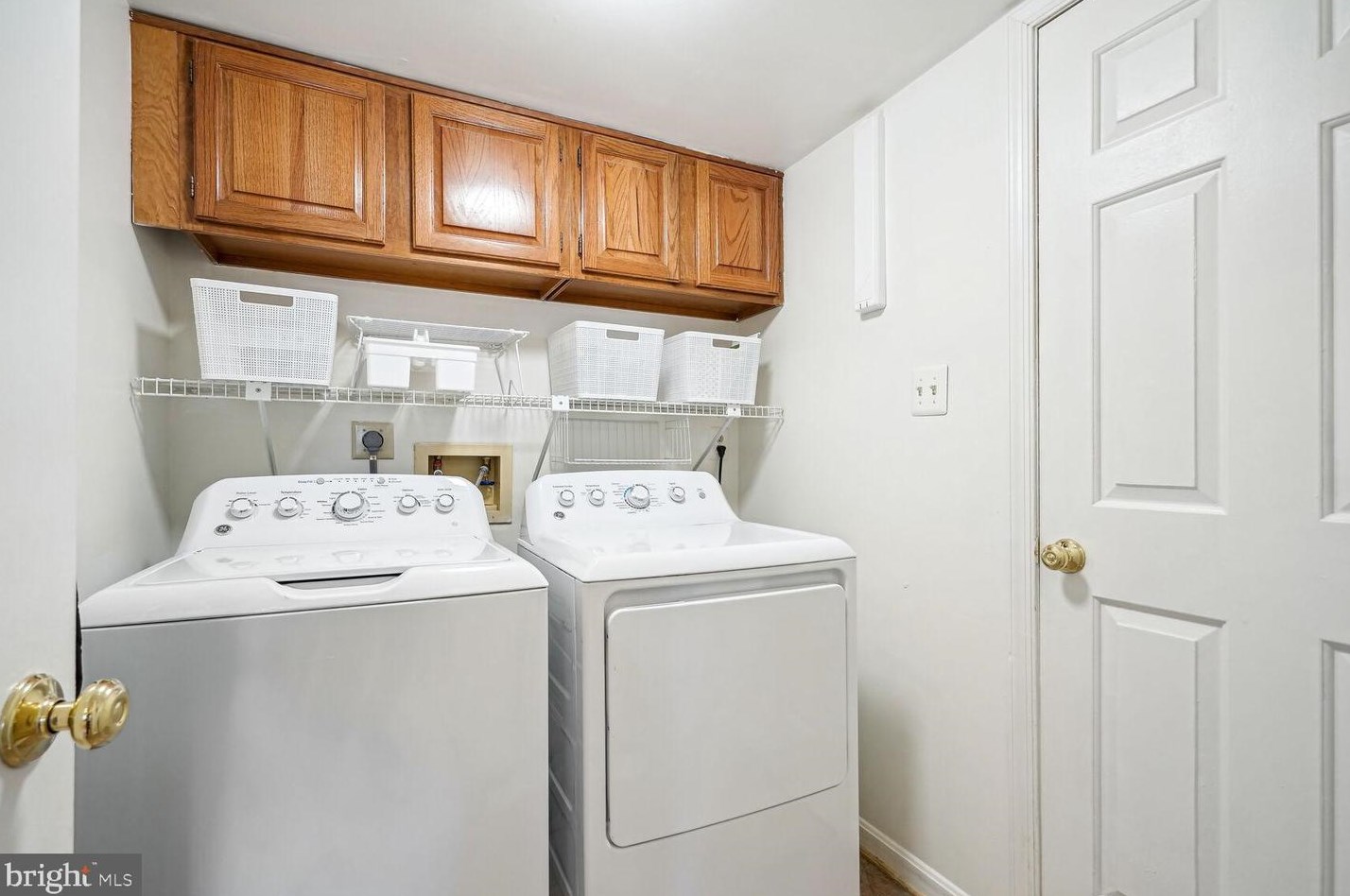 12 Lowery Ct, Dulles VA  20165-6204 exterior