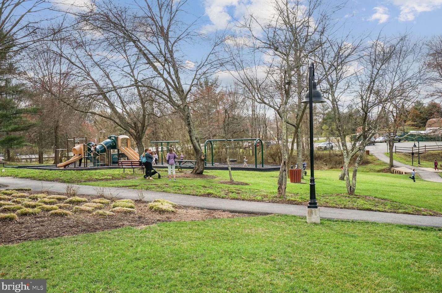 12 Lowery Ct, Dulles VA  20165-6204 exterior