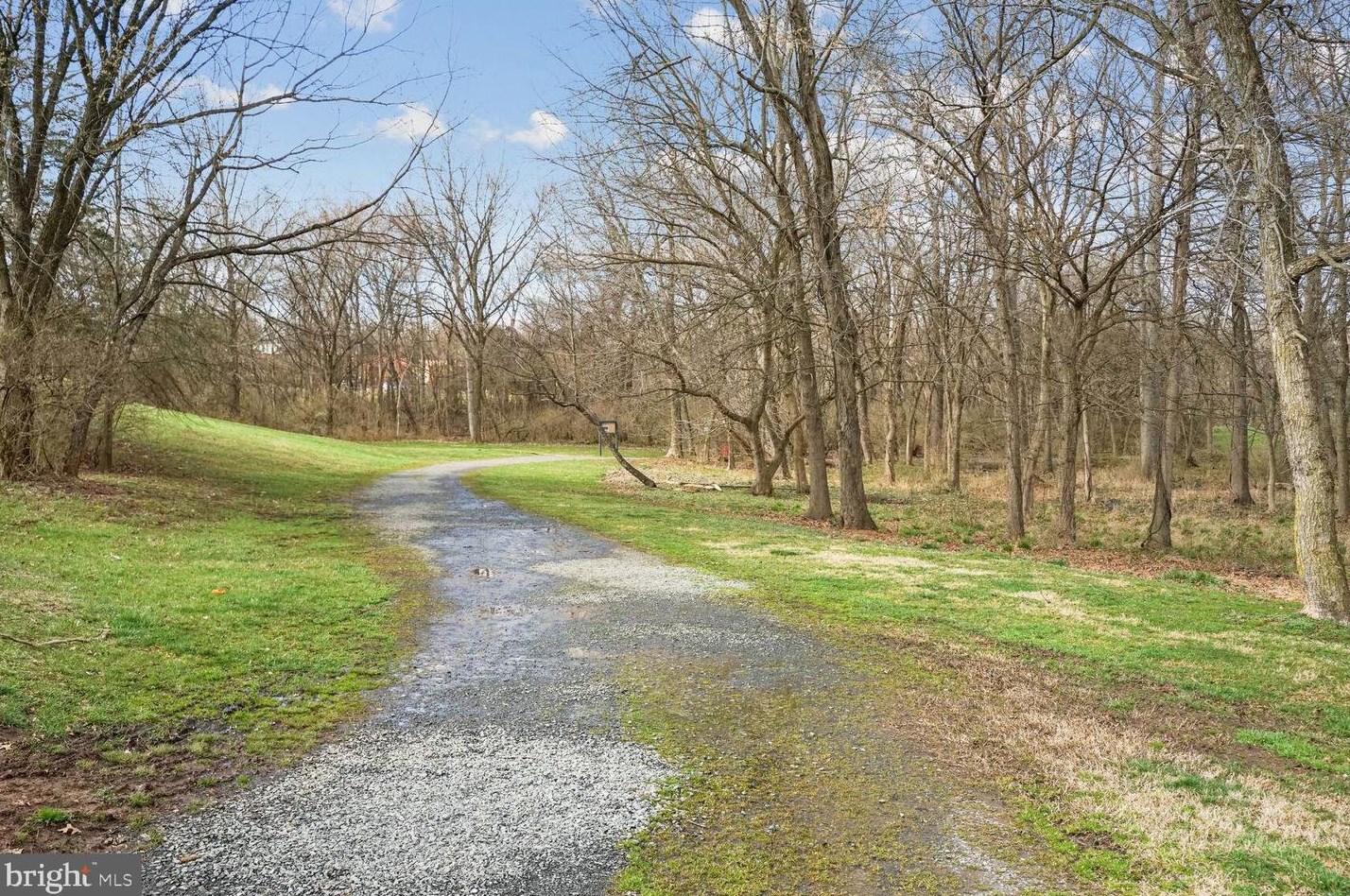 12 Lowery Ct, Dulles VA  20165-6204 exterior