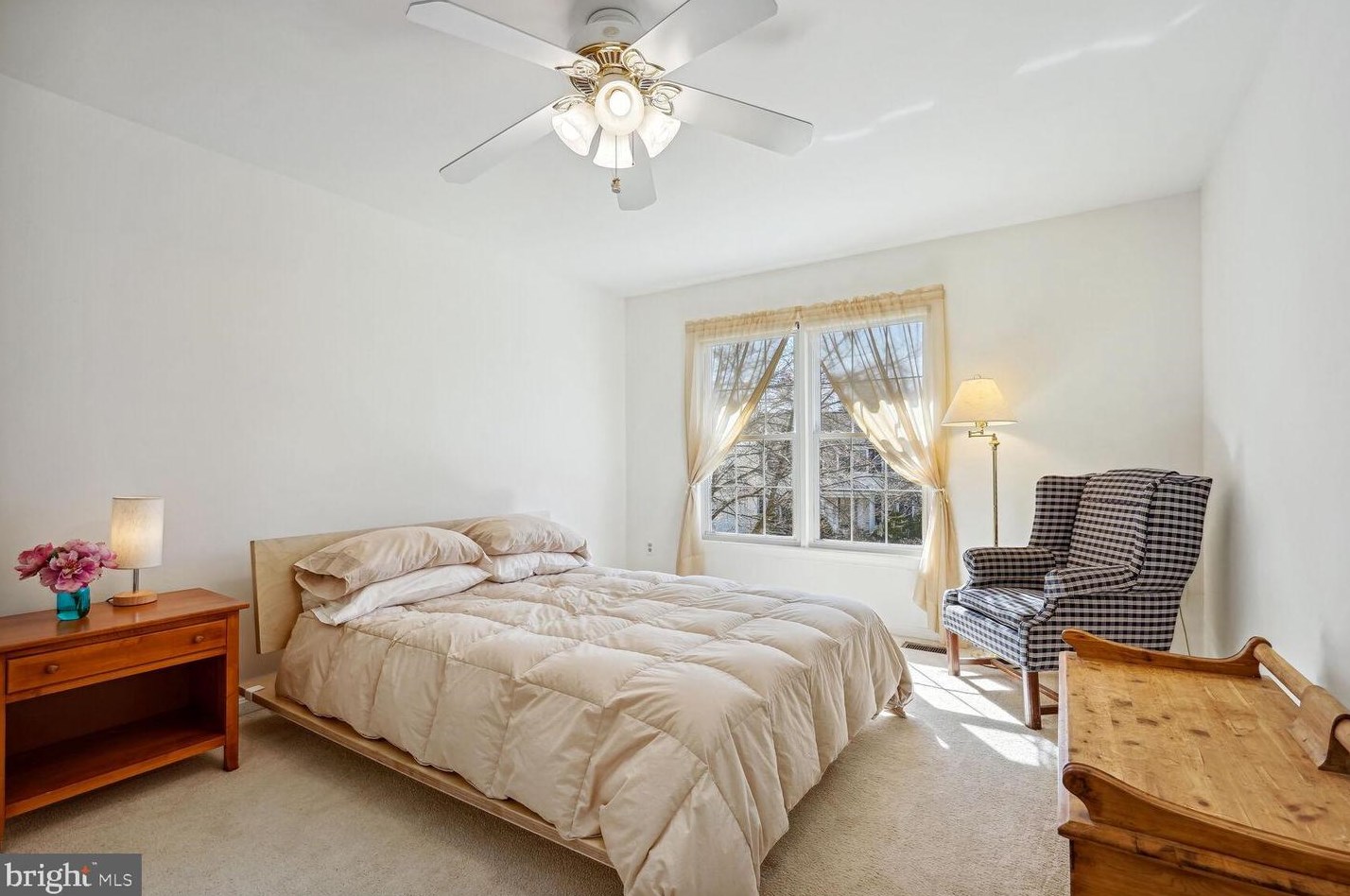 12 Lowery Ct, Dulles VA  20165-6204 exterior