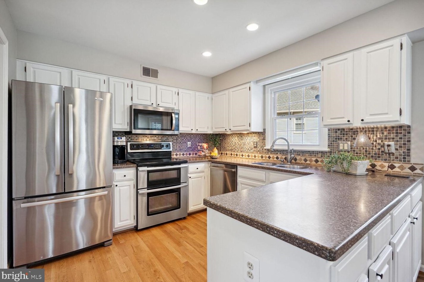 12 Lowery Ct, Dulles VA  20165-6204 exterior