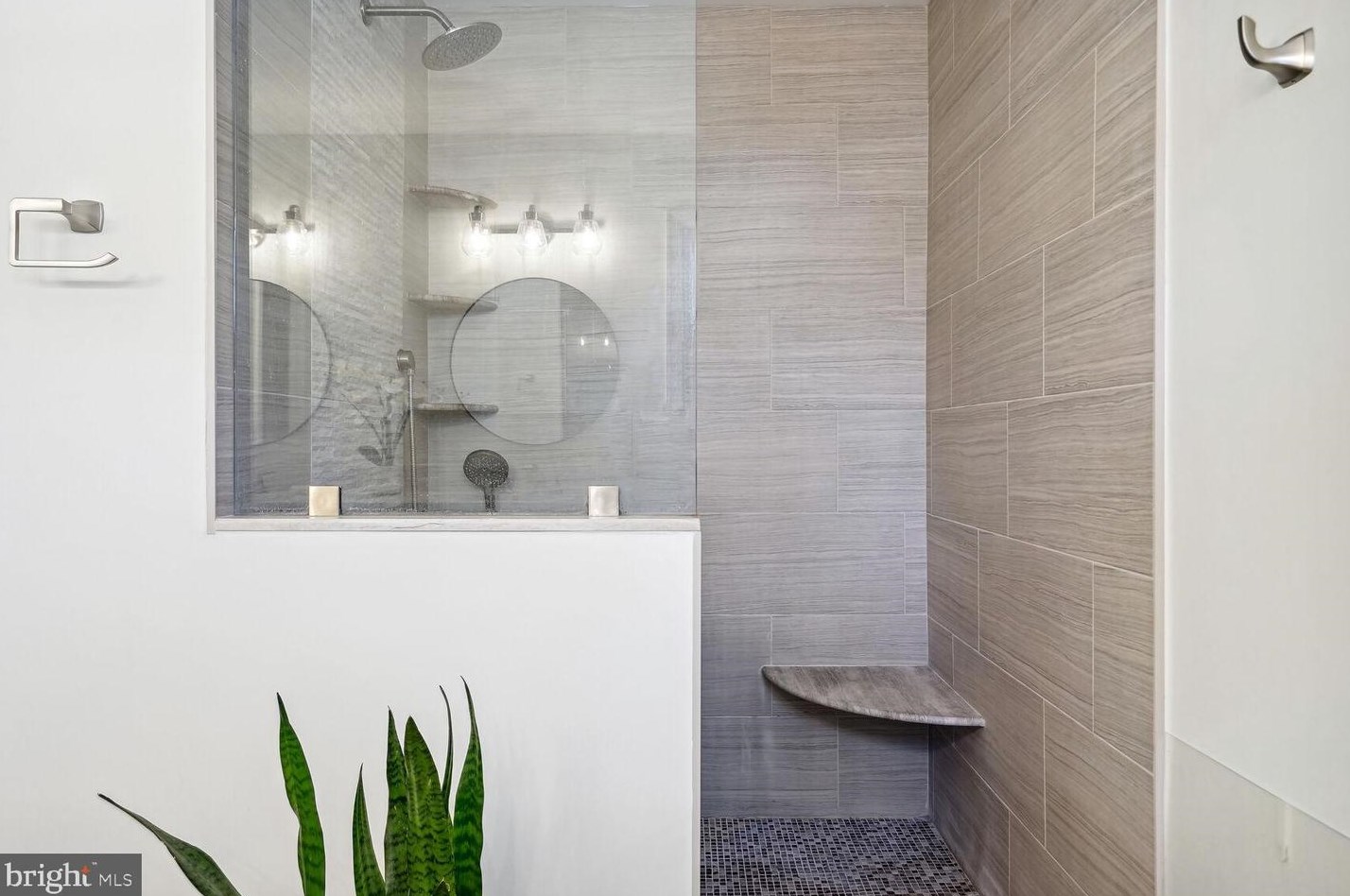 12 Lowery Ct, Dulles VA  20165-6204 exterior