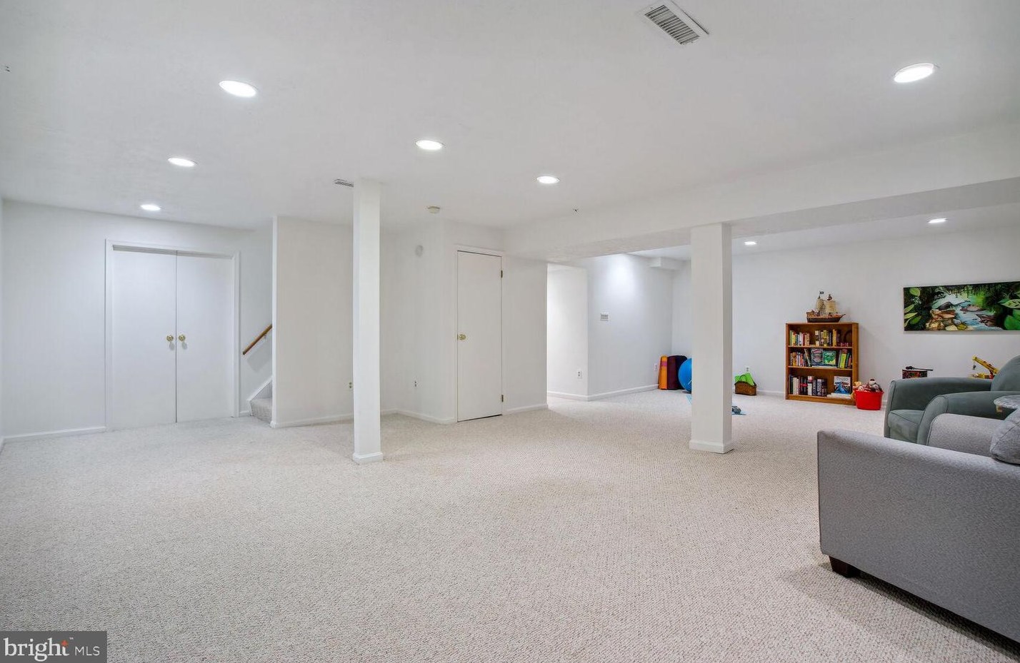 12 Lowery Ct, Dulles VA  20165-6204 exterior