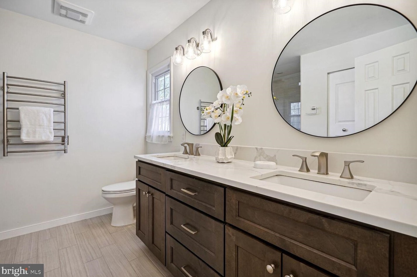 12 Lowery Ct, Dulles VA  20165-6204 exterior