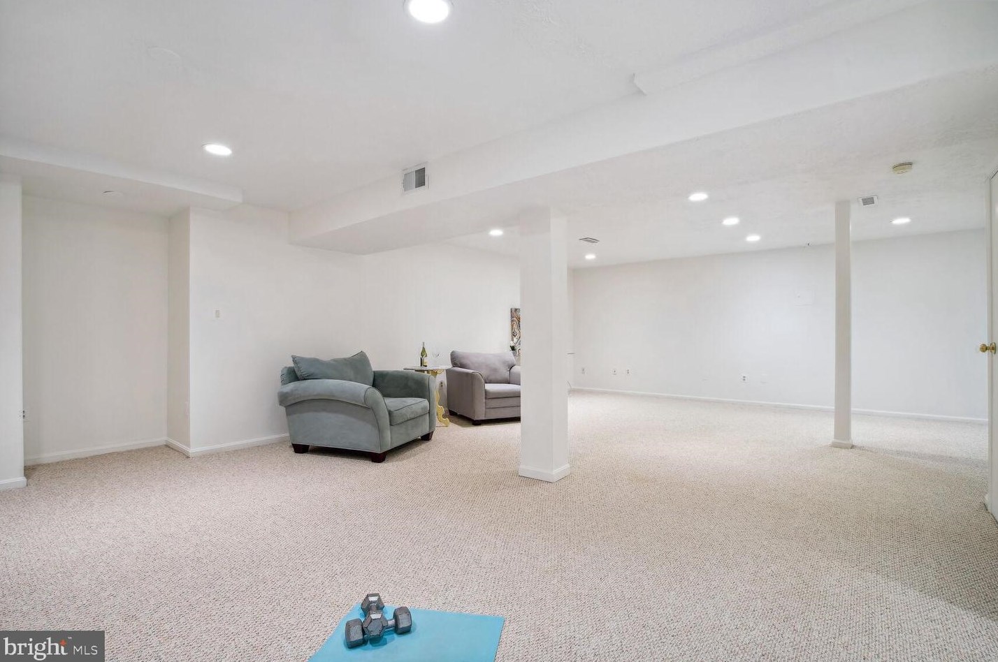 12 Lowery Ct, Dulles VA  20165-6204 exterior