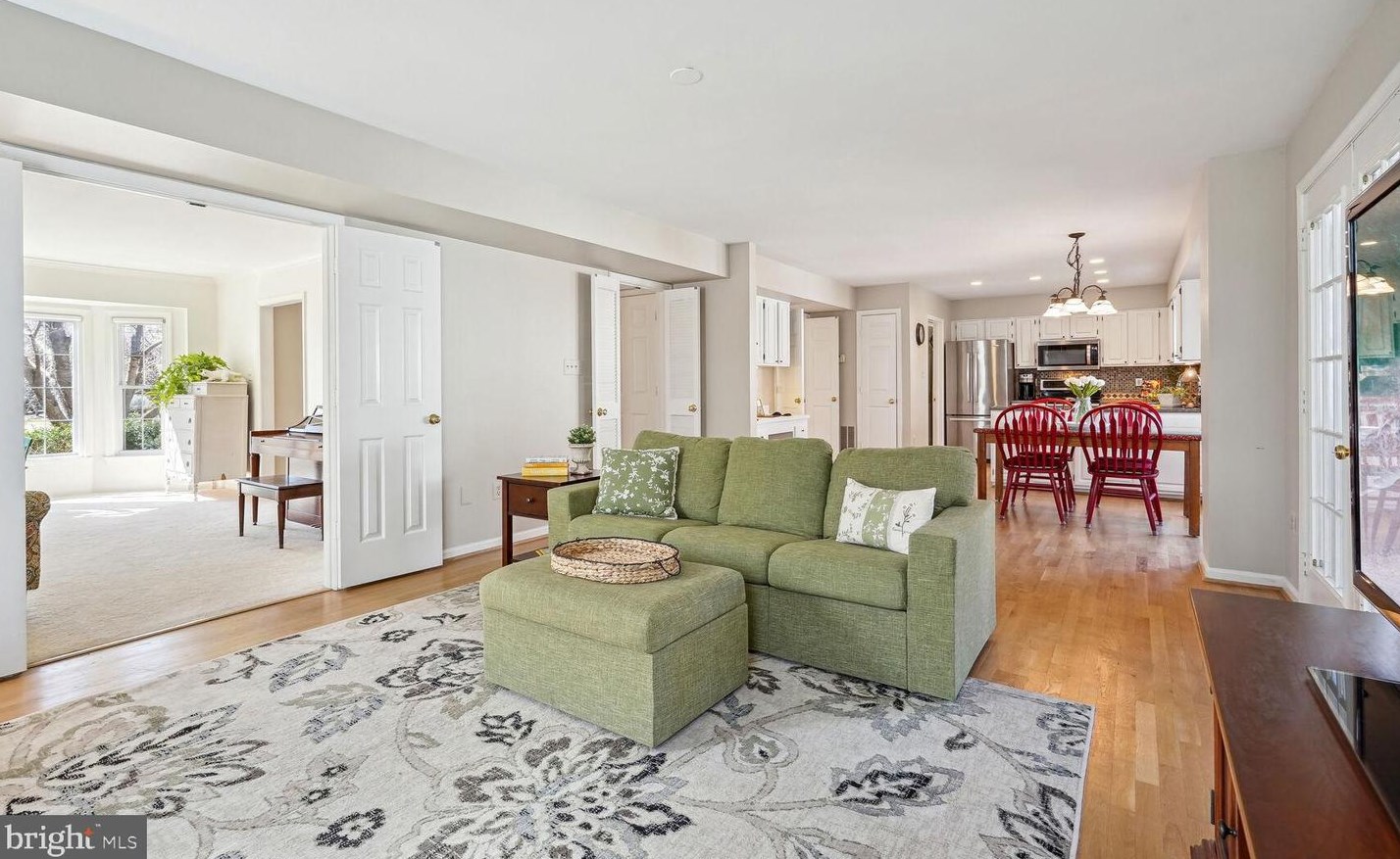 12 Lowery Ct, Dulles VA  20165-6204 exterior