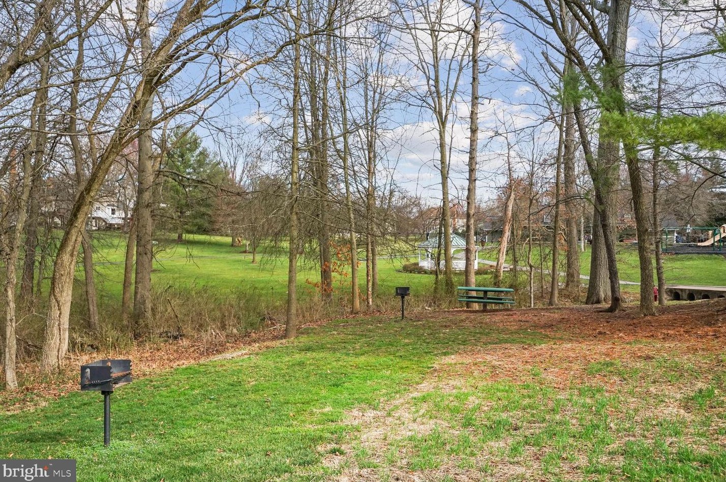 12 Lowery Ct, Dulles VA  20165-6204 exterior