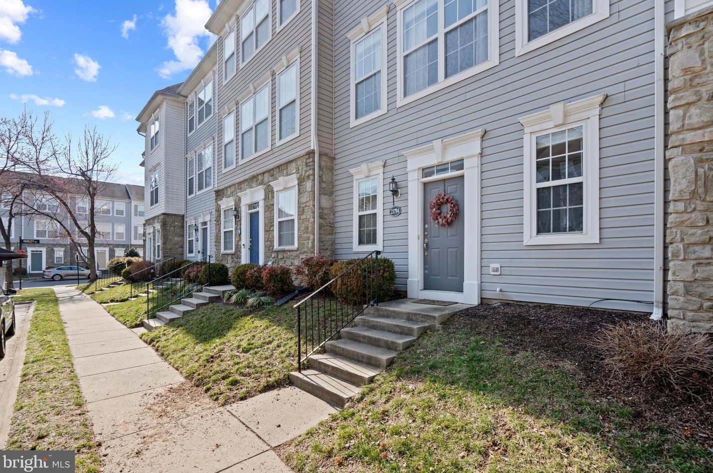 21794 Findon Ct, Ashburn VA  20147-6708 exterior