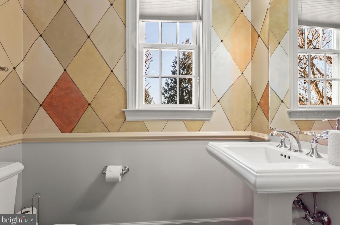 42669 Legacy Park Dr, Ashburn VA  20148-6959 exterior