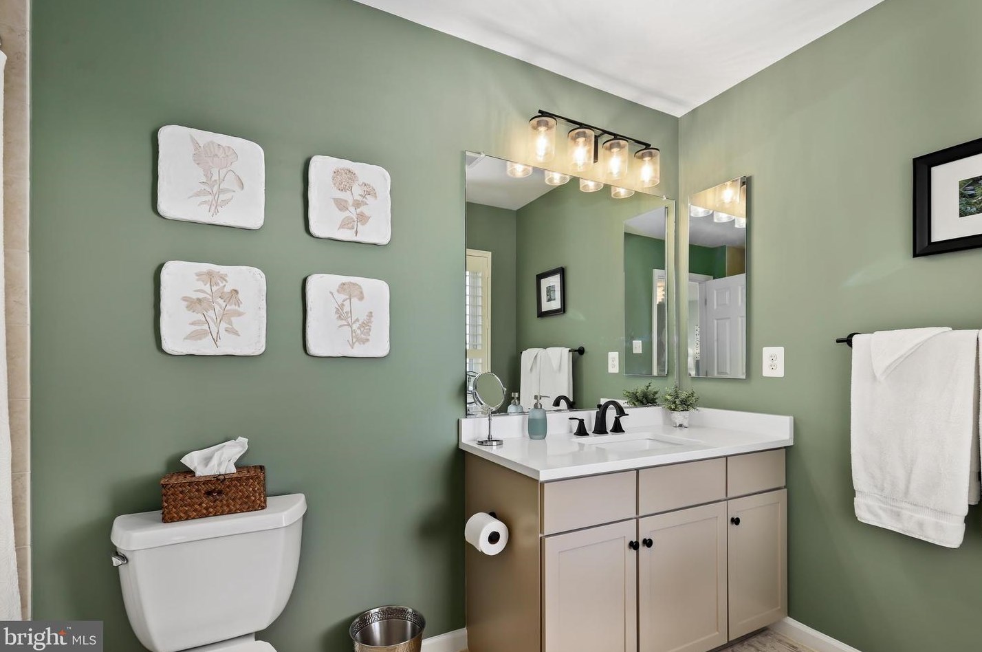 42669 Legacy Park Dr, Ashburn VA  20148-6959 exterior