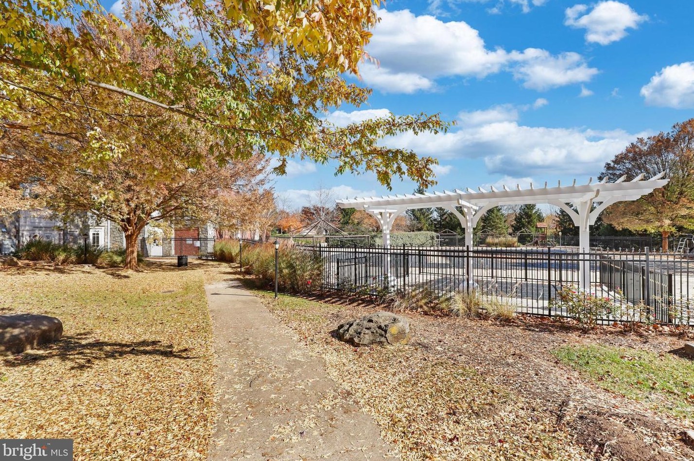 42669 Legacy Park Dr, Ashburn VA  20148-6959 exterior