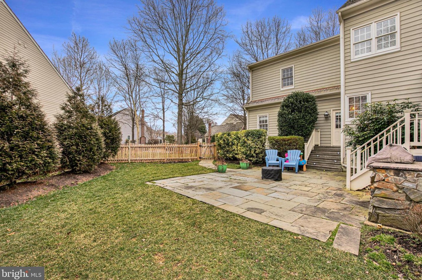 1401 Harle Pl, Leesburg VA  20175-5801 exterior