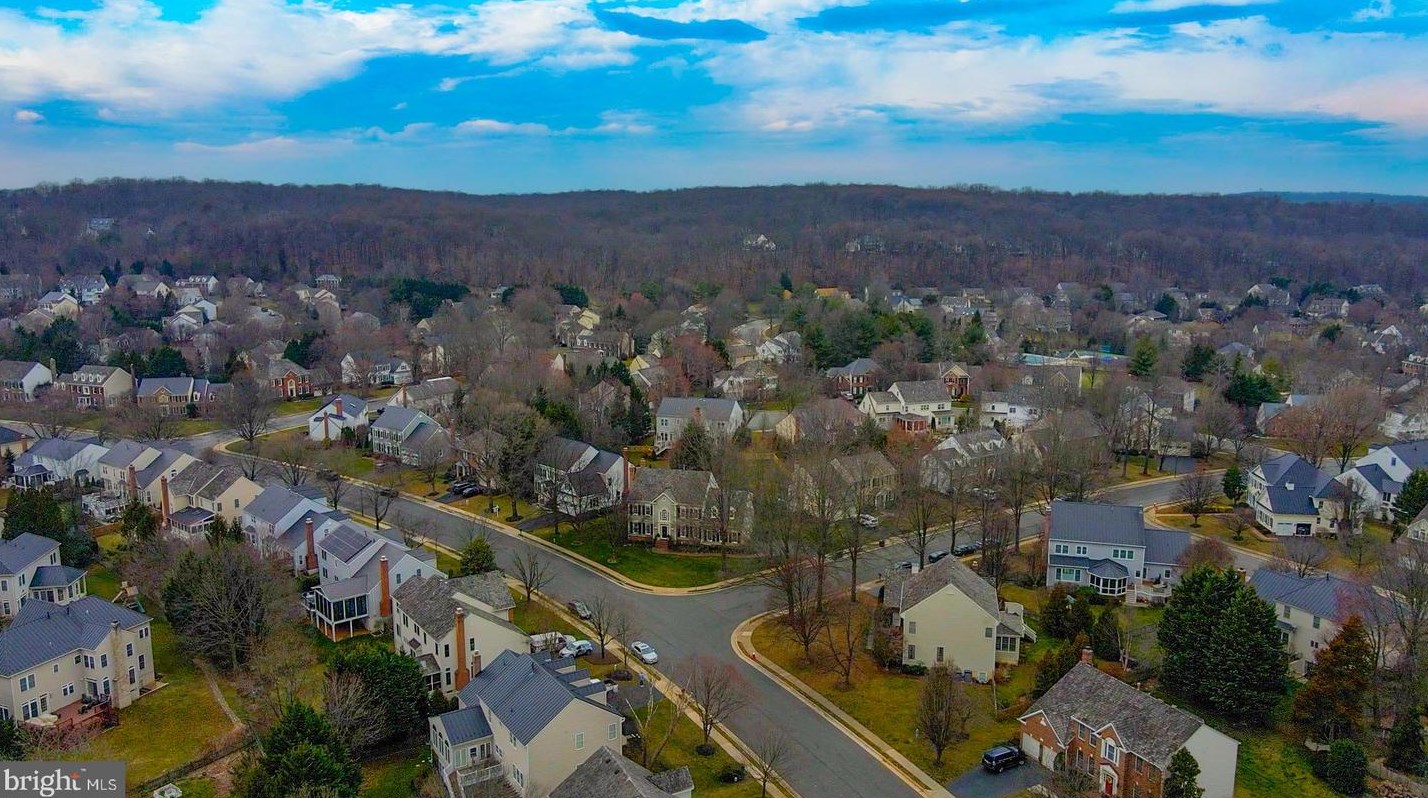 1401 Harle Pl, Leesburg VA  20175-5801 exterior