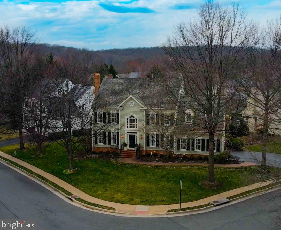 1401 Harle Pl, Leesburg VA  20175-5801 exterior