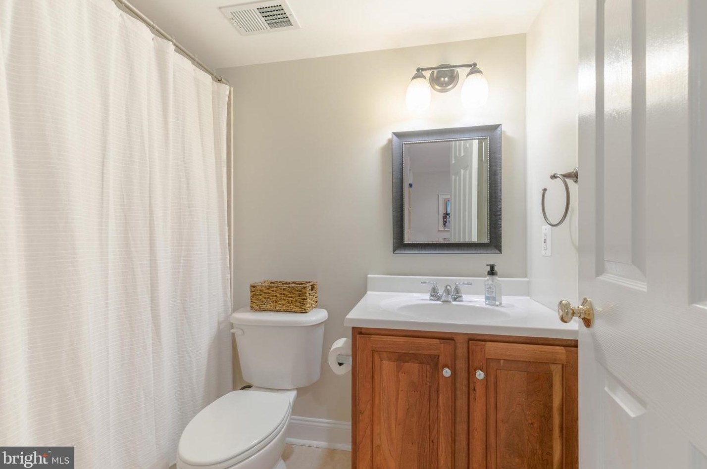 1401 Harle Pl, Leesburg VA  20175-5801 exterior