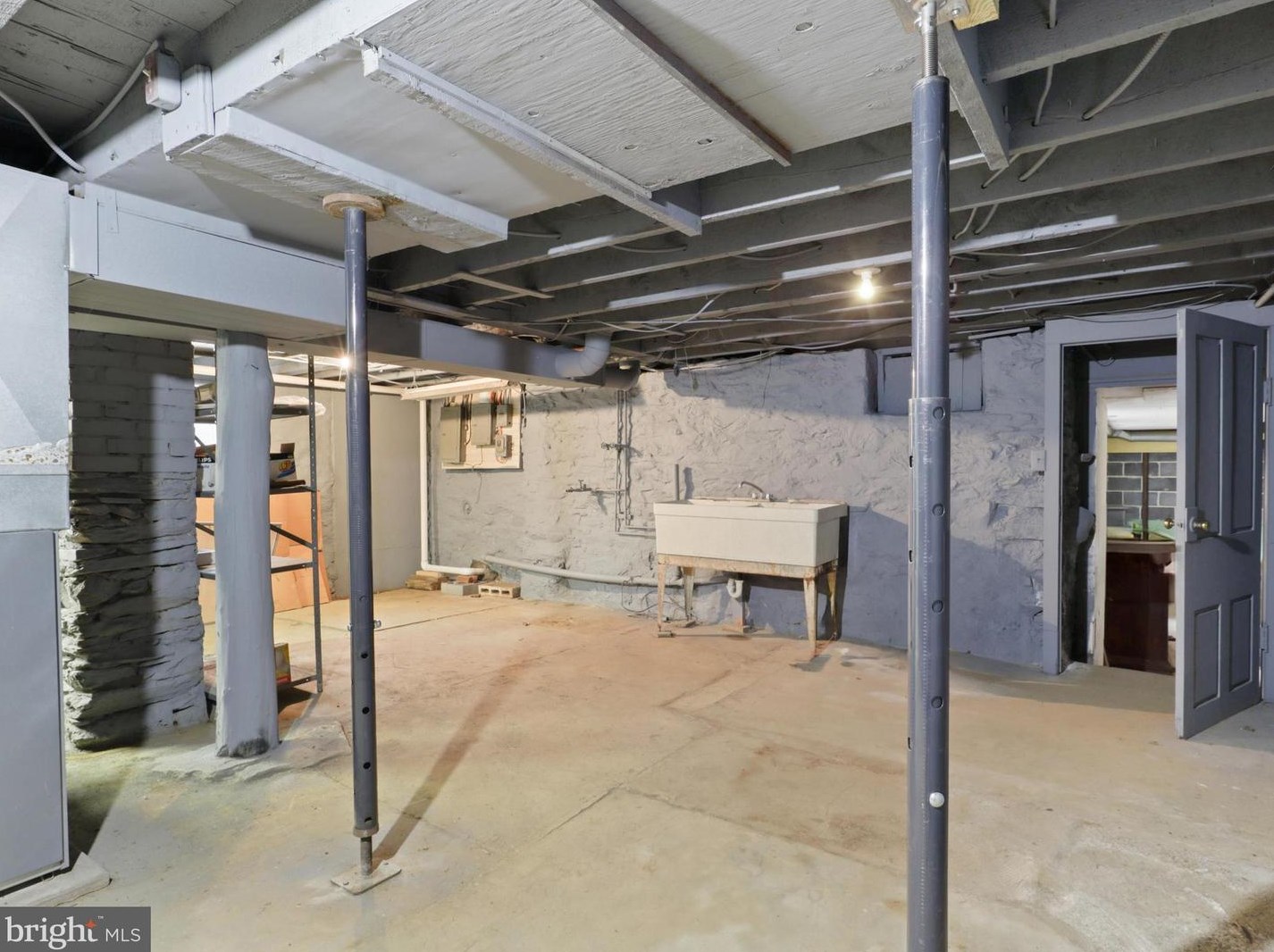 13188 Loyalty Rd, Leesburg VA  20176-6112 exterior