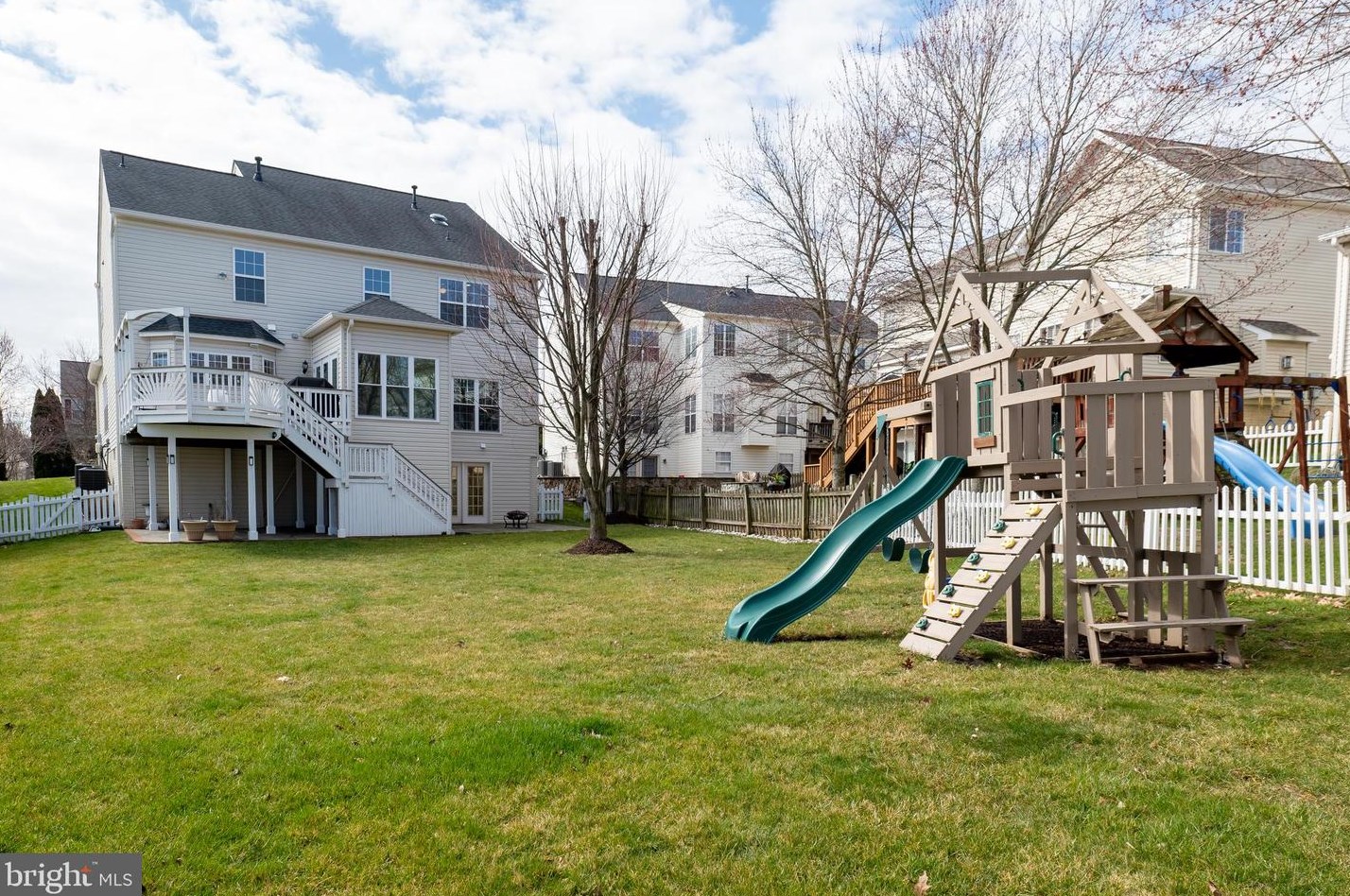 43832 Robindale Ct, Ashburn VA  20147-2379 exterior