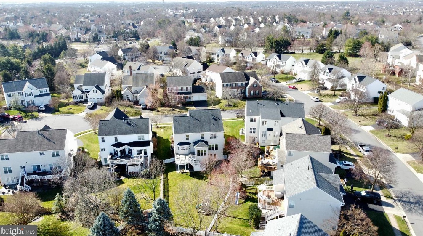 43832 Robindale Ct, Ashburn VA  20147-2379 exterior