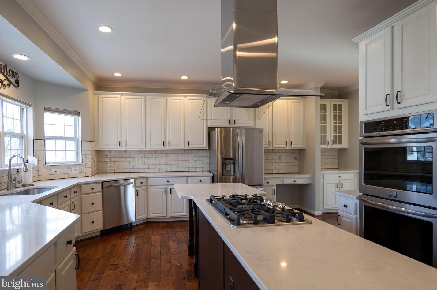 43832 Robindale Ct, Ashburn VA  20147-2379 exterior