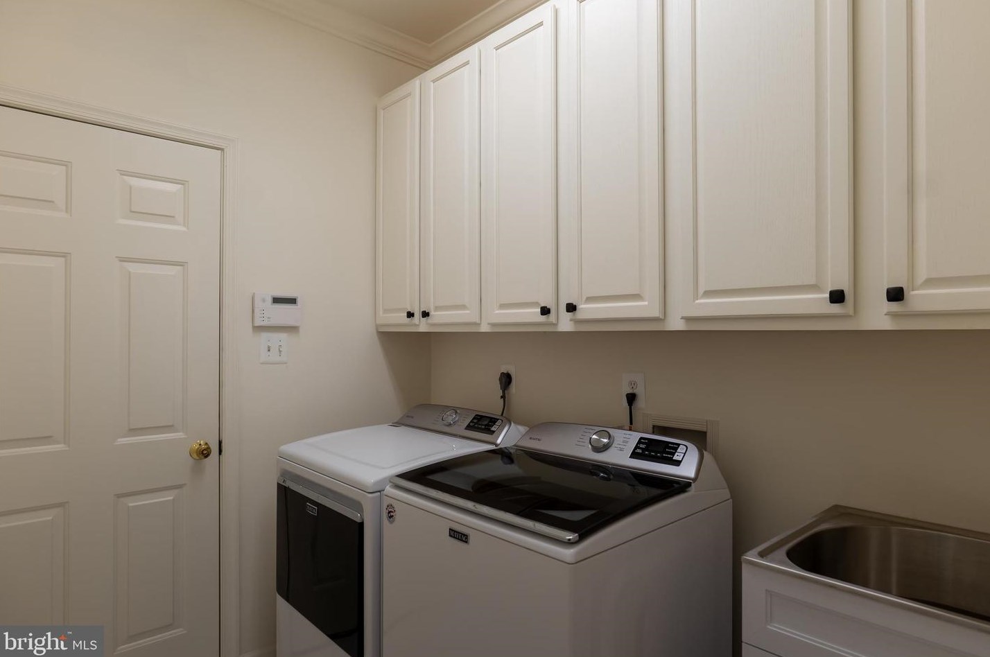 43832 Robindale Ct, Ashburn VA  20147-2379 exterior