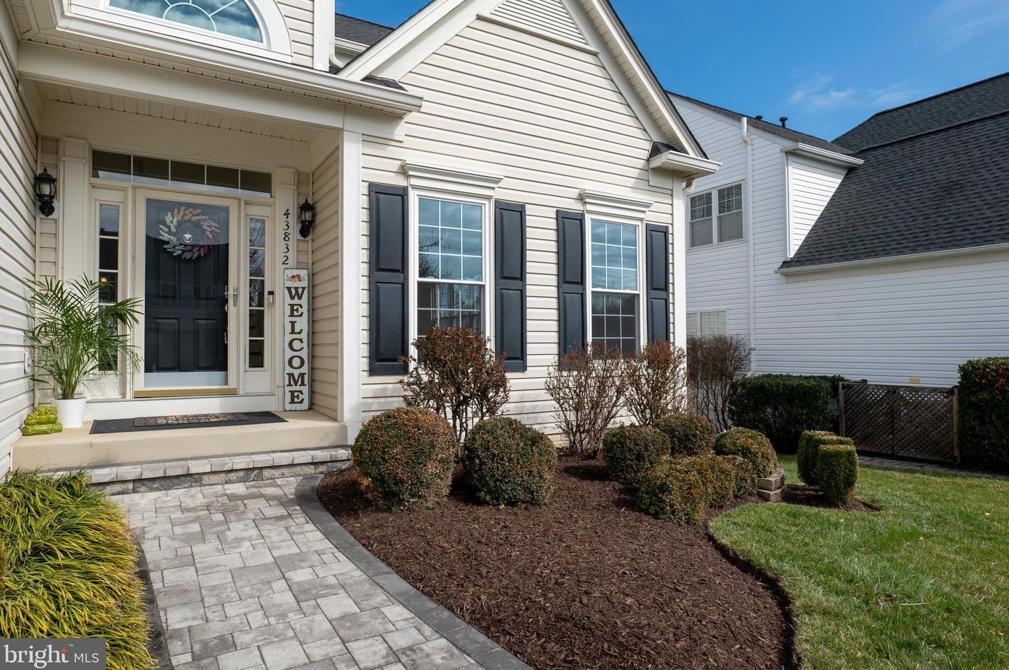 43832 Robindale Ct, Ashburn VA  20147-2379 exterior