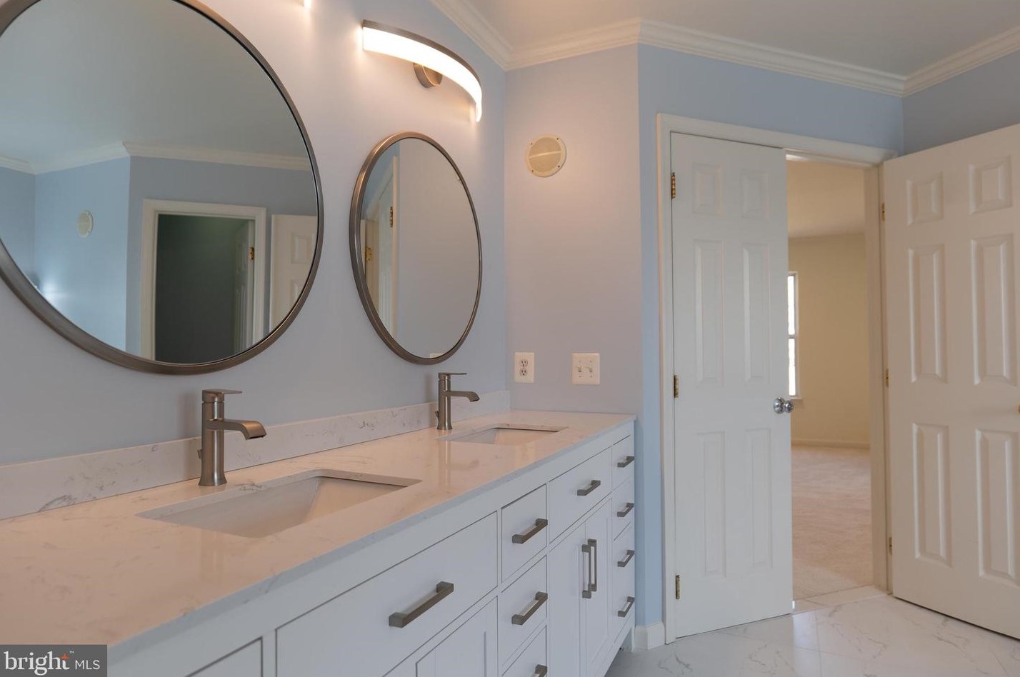 43832 Robindale Ct, Ashburn VA  20147-2379 exterior