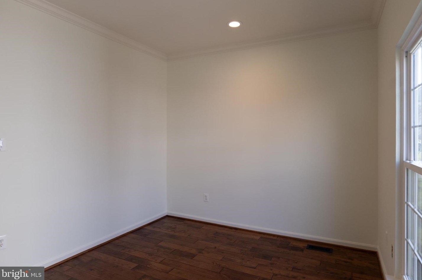 43832 Robindale Ct, Ashburn VA  20147-2379 exterior