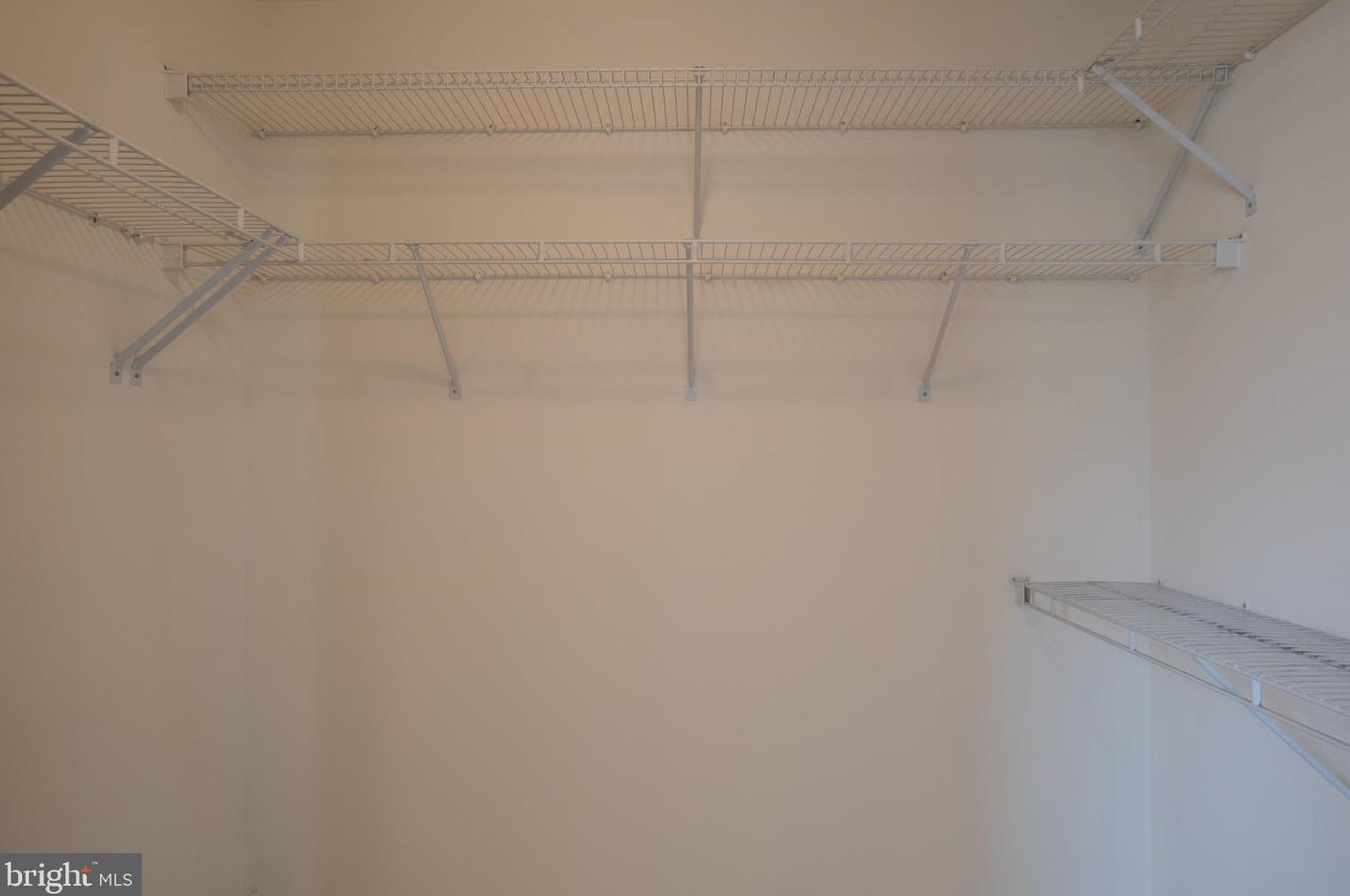 43832 Robindale Ct, Ashburn VA  20147-2379 exterior