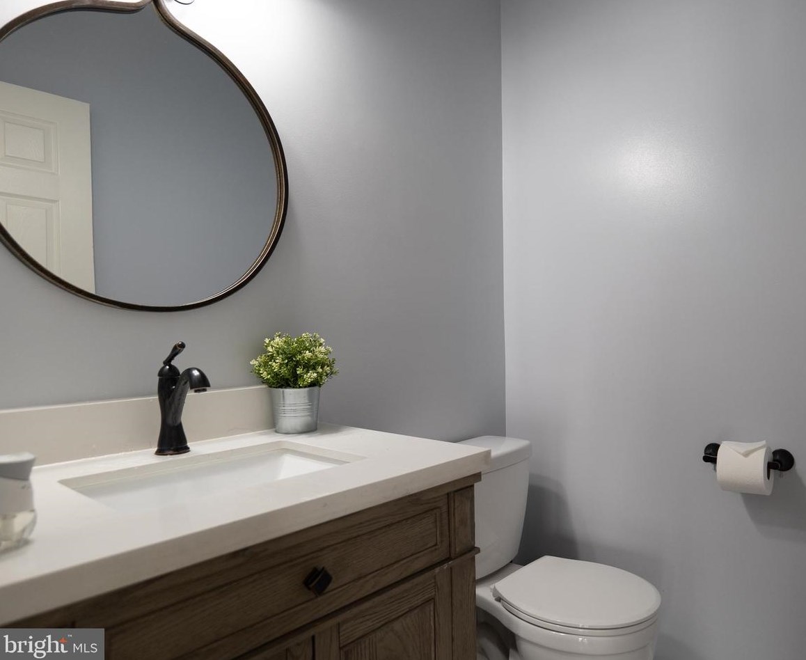 43832 Robindale Ct, Ashburn VA  20147-2379 exterior