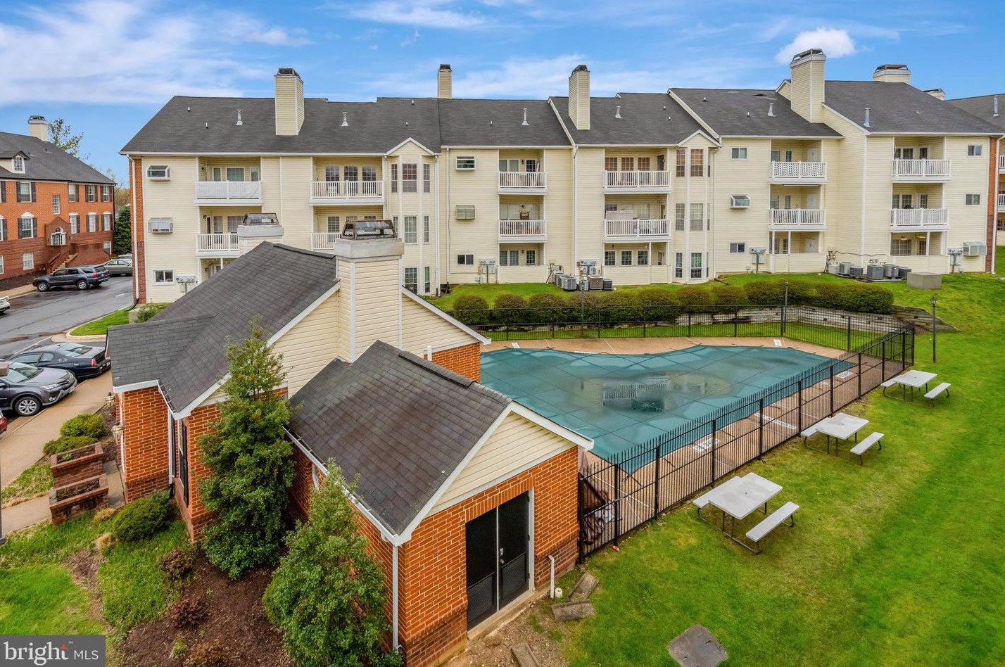 668 Gateway Dr, Leesburg VA  20175-4052 exterior