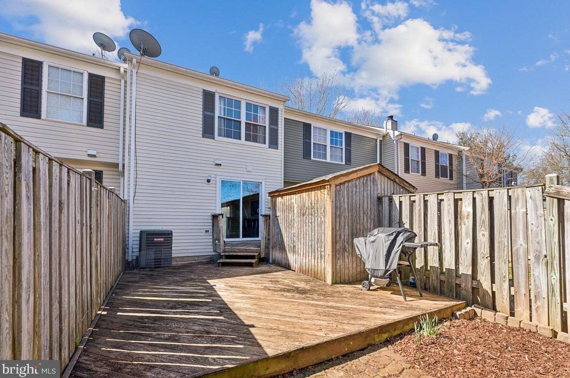 10 Southall Ct, Dulles VA  20165-5742 exterior