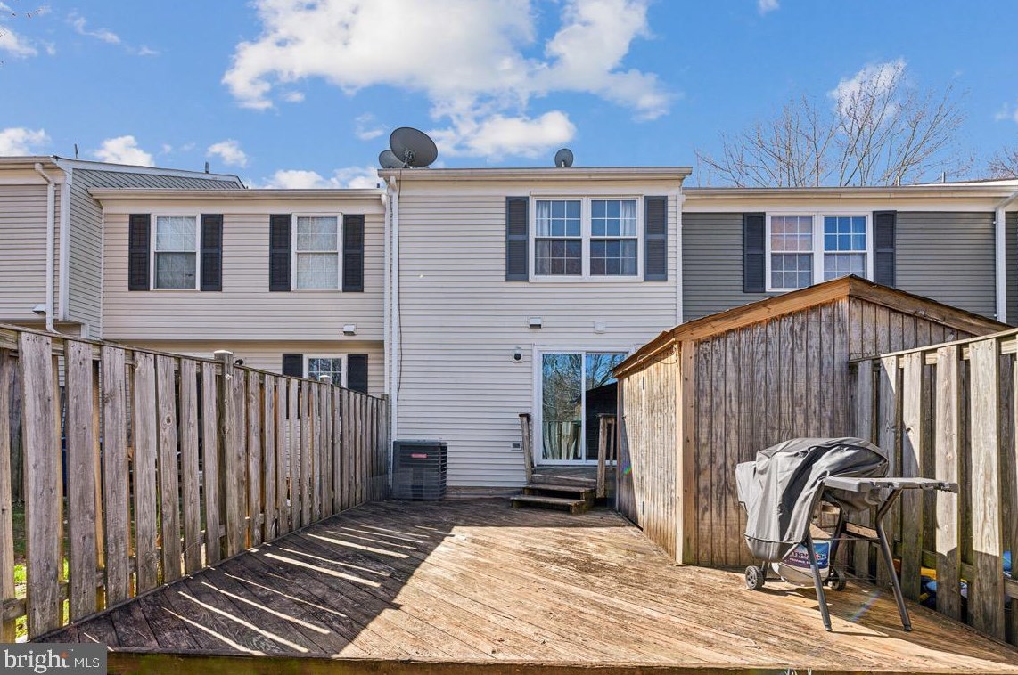 10 Southall Ct, Dulles VA  20165-5742 exterior