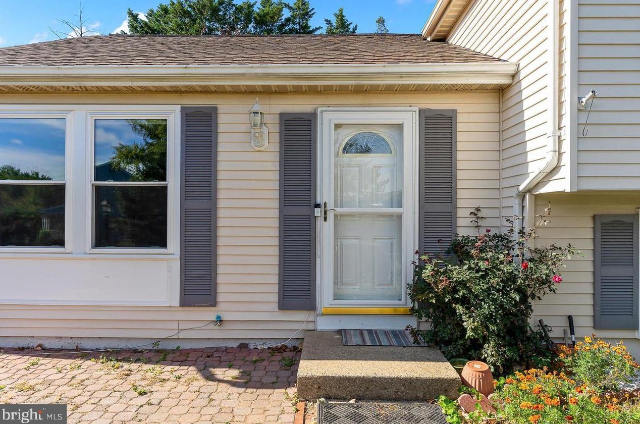 223 Laura Anne Ct, Dulles VA  20164-1921 exterior