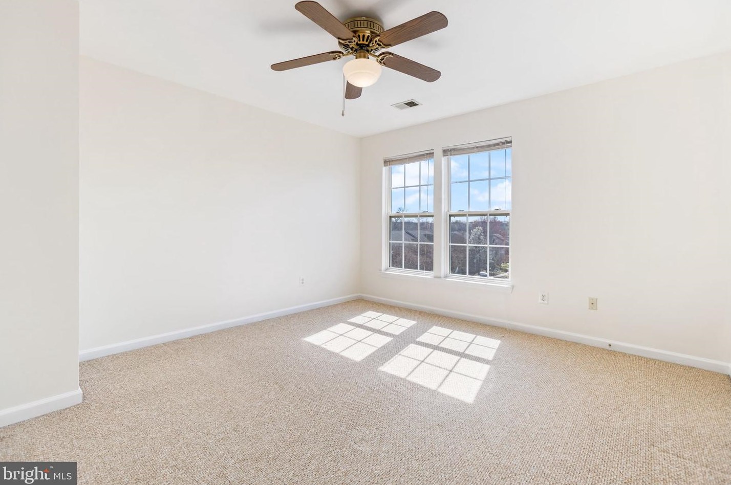 21801 Willesden Jct Ter, Dulles VA  20166-9275 exterior