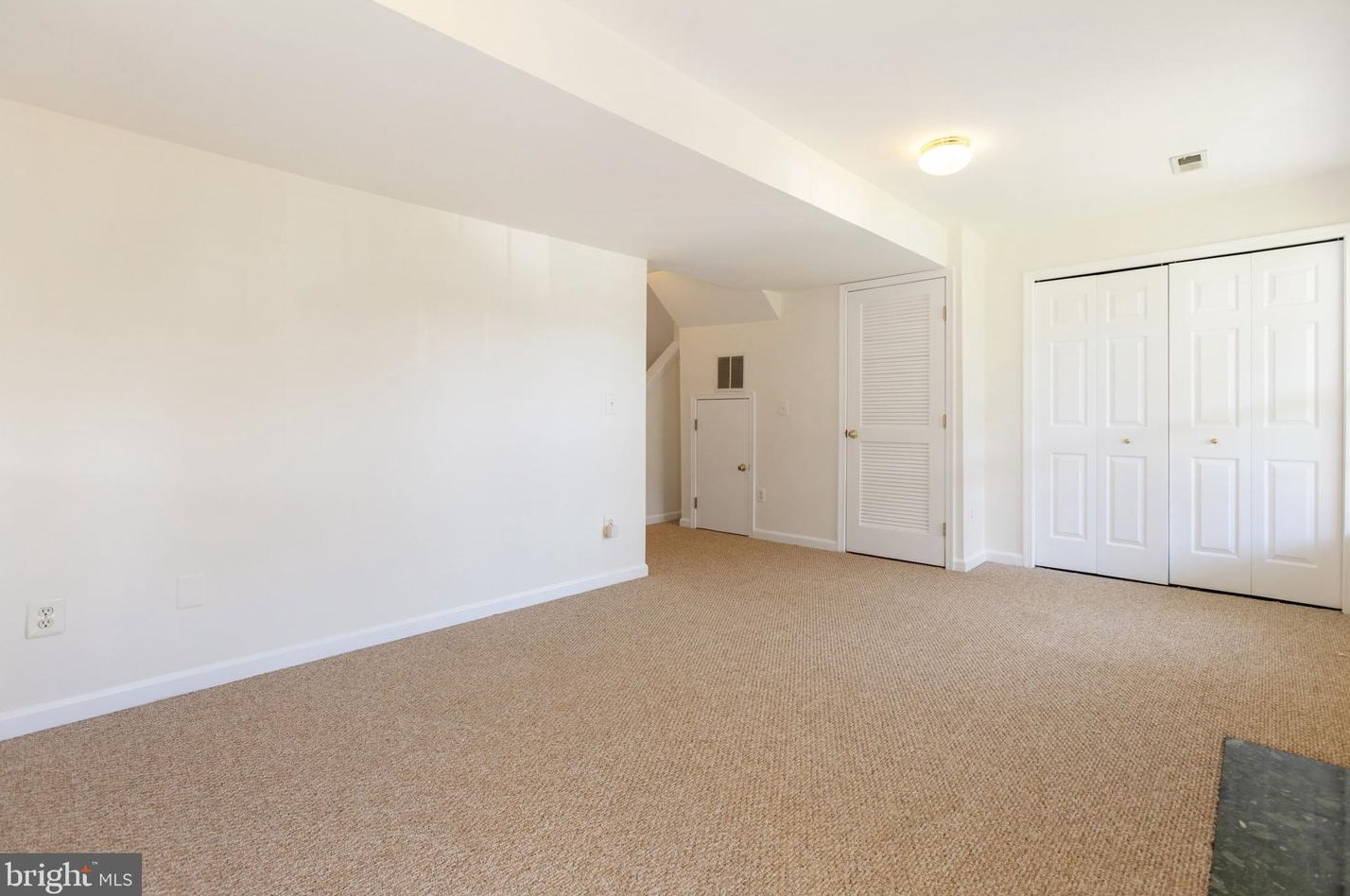 21801 Willesden Jct Ter, Dulles VA  20166-9275 exterior