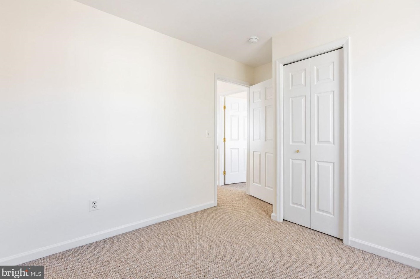 21801 Willesden Jct Ter, Dulles VA  20166-9275 exterior