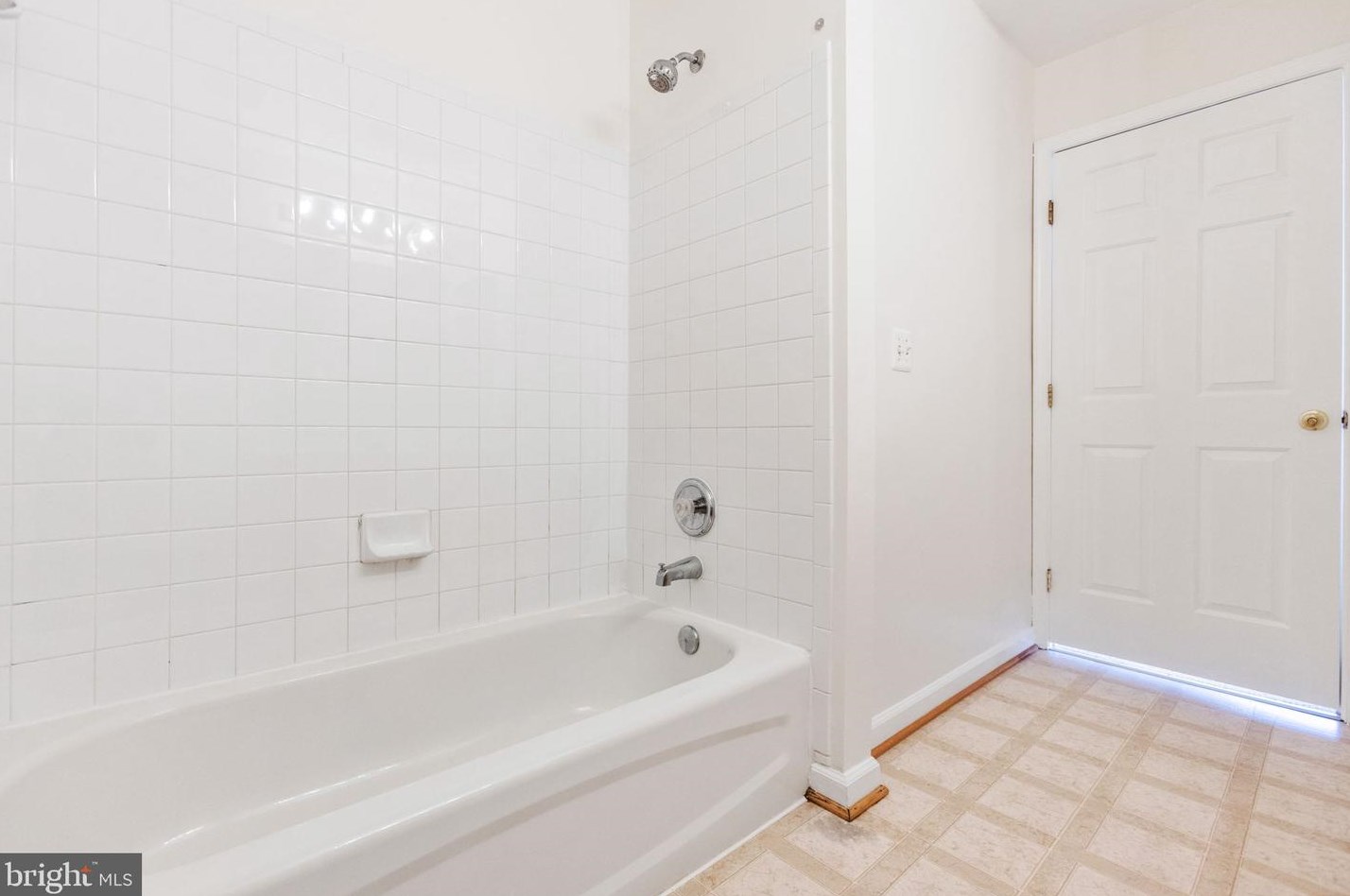 21801 Willesden Jct Ter, Dulles VA  20166-9275 exterior