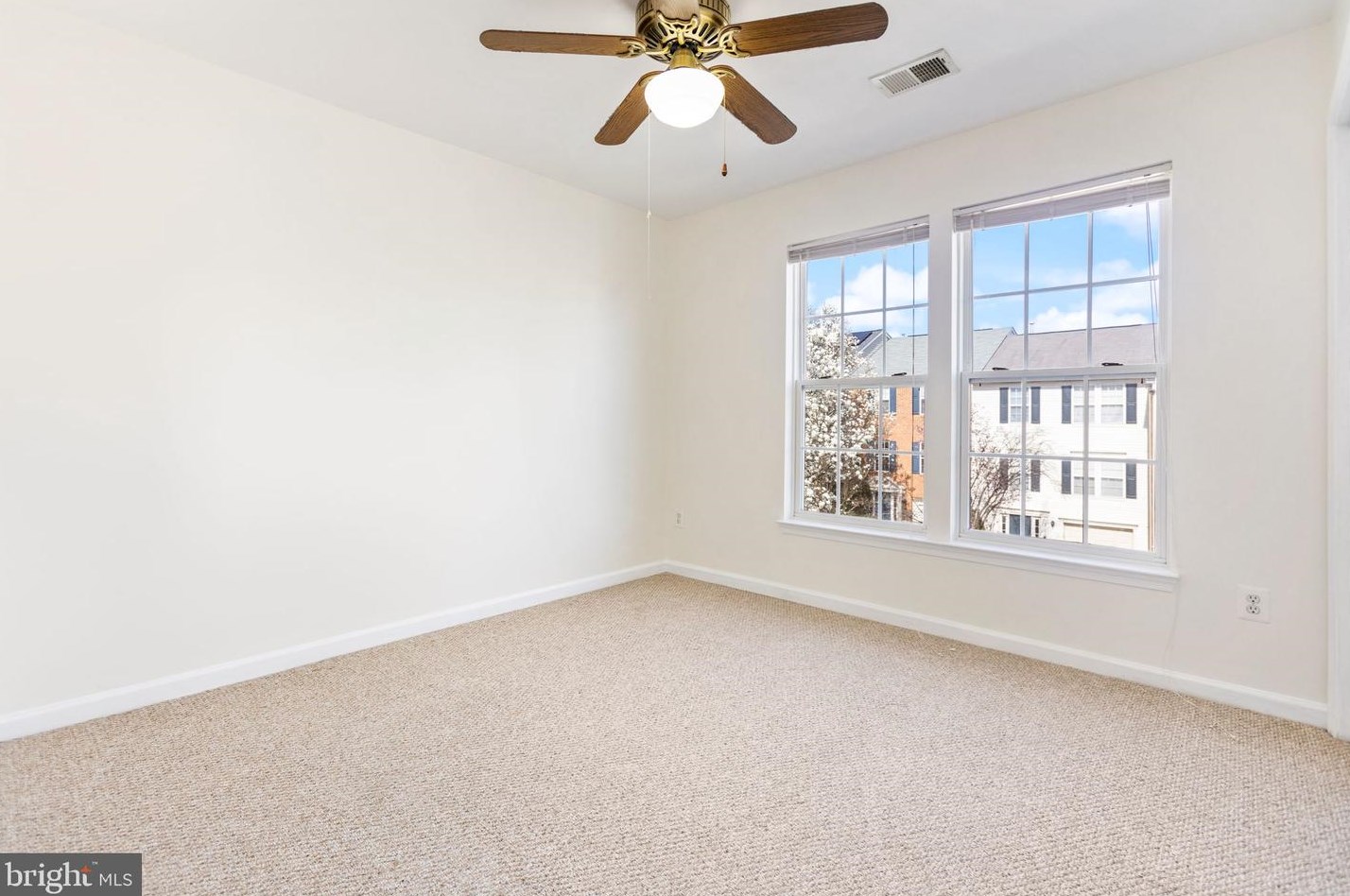 21801 Willesden Jct Ter, Dulles VA  20166-9275 exterior