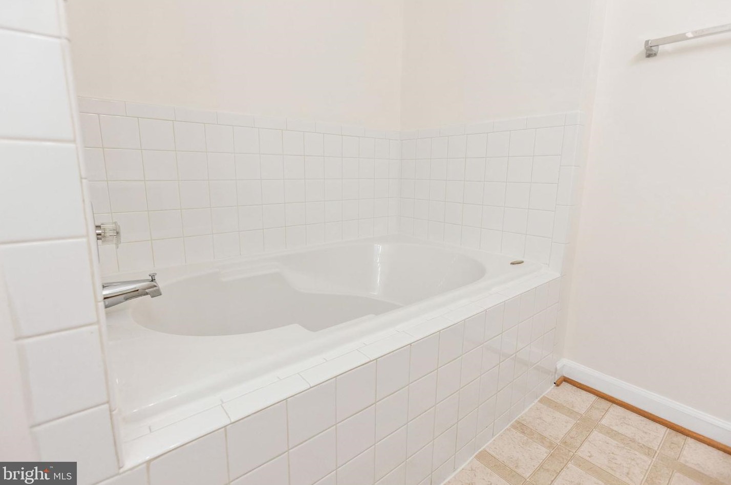 21801 Willesden Jct Ter, Dulles VA  20166-9275 exterior