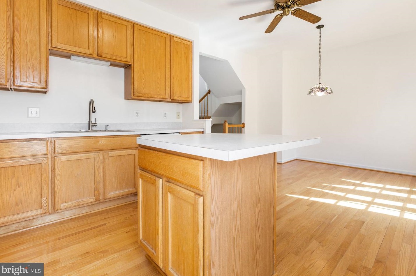 21801 Willesden Jct Ter, Dulles VA  20166-9275 exterior