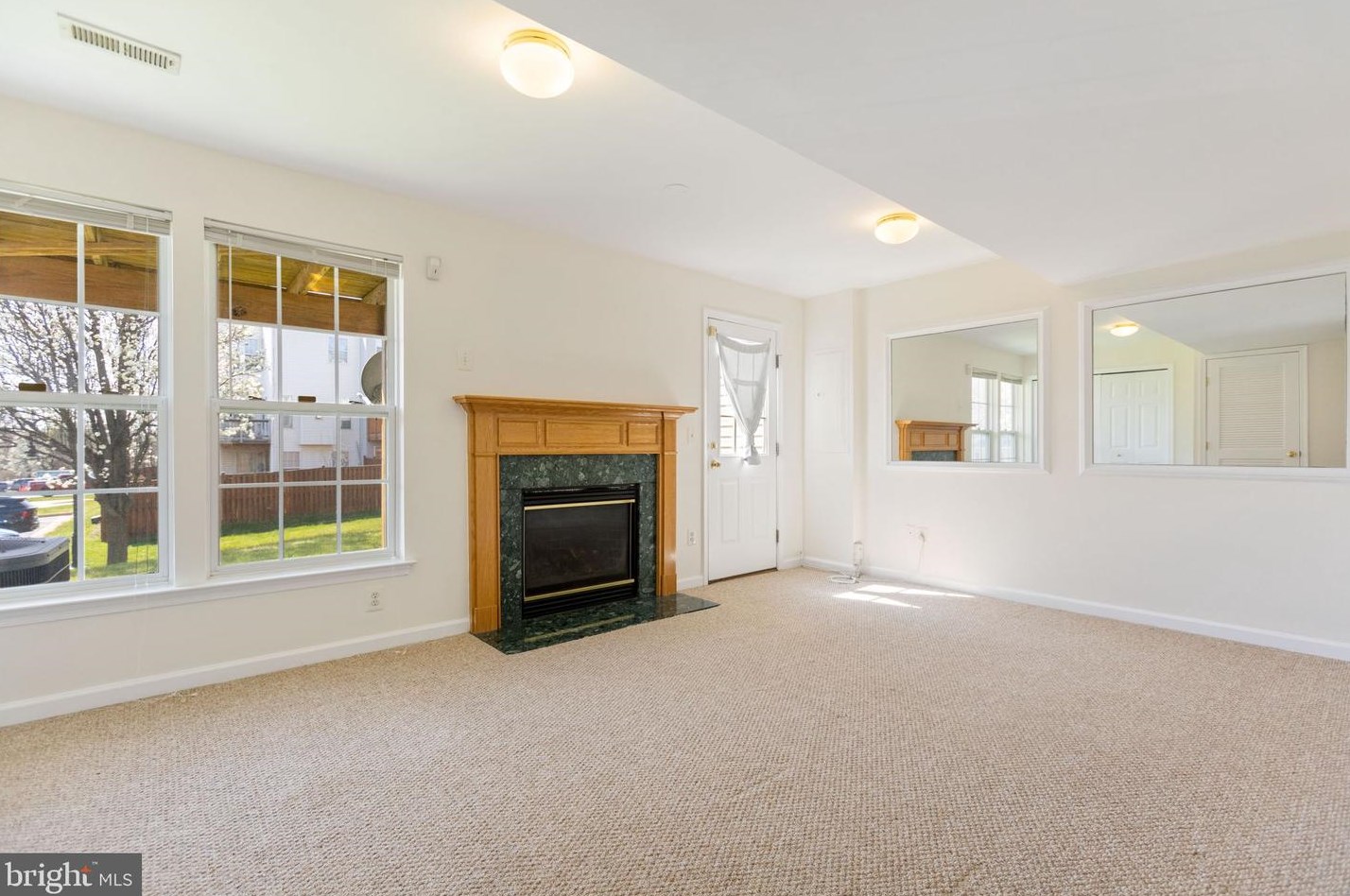 21801 Willesden Jct Ter, Dulles VA  20166-9275 exterior