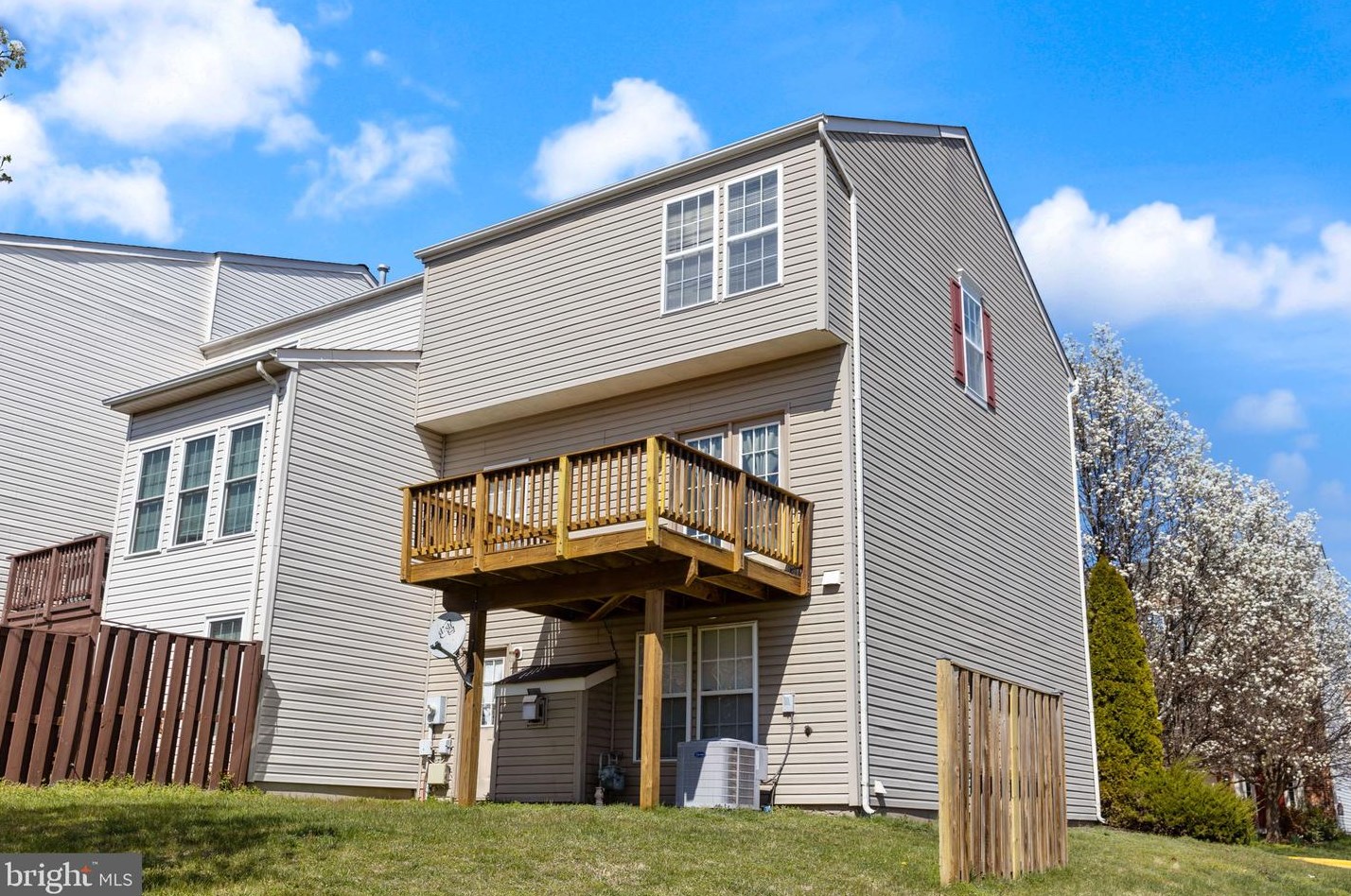 21801 Willesden Jct Ter, Dulles VA  20166-9275 exterior