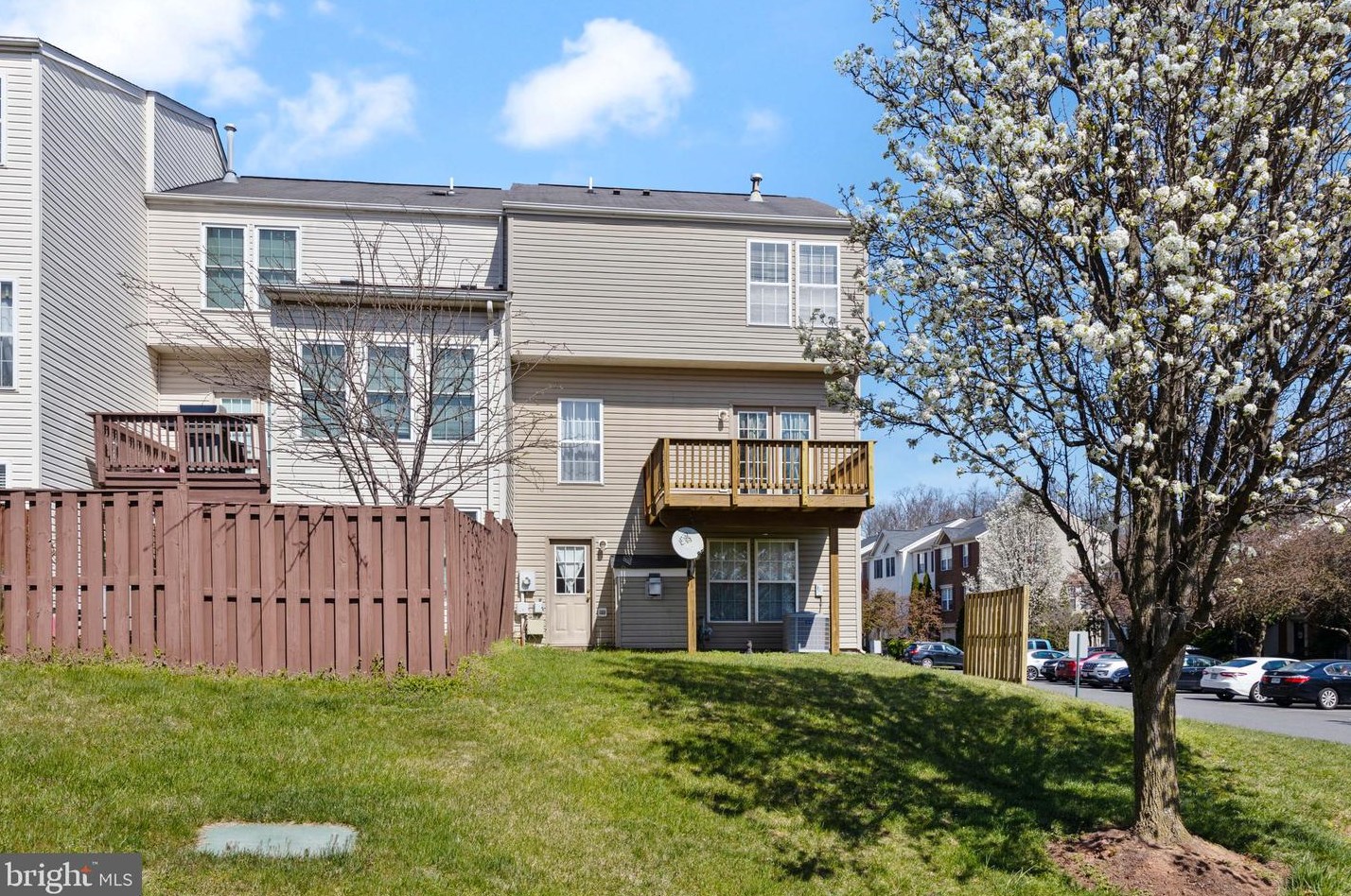 21801 Willesden Jct Ter, Dulles VA  20166-9275 exterior