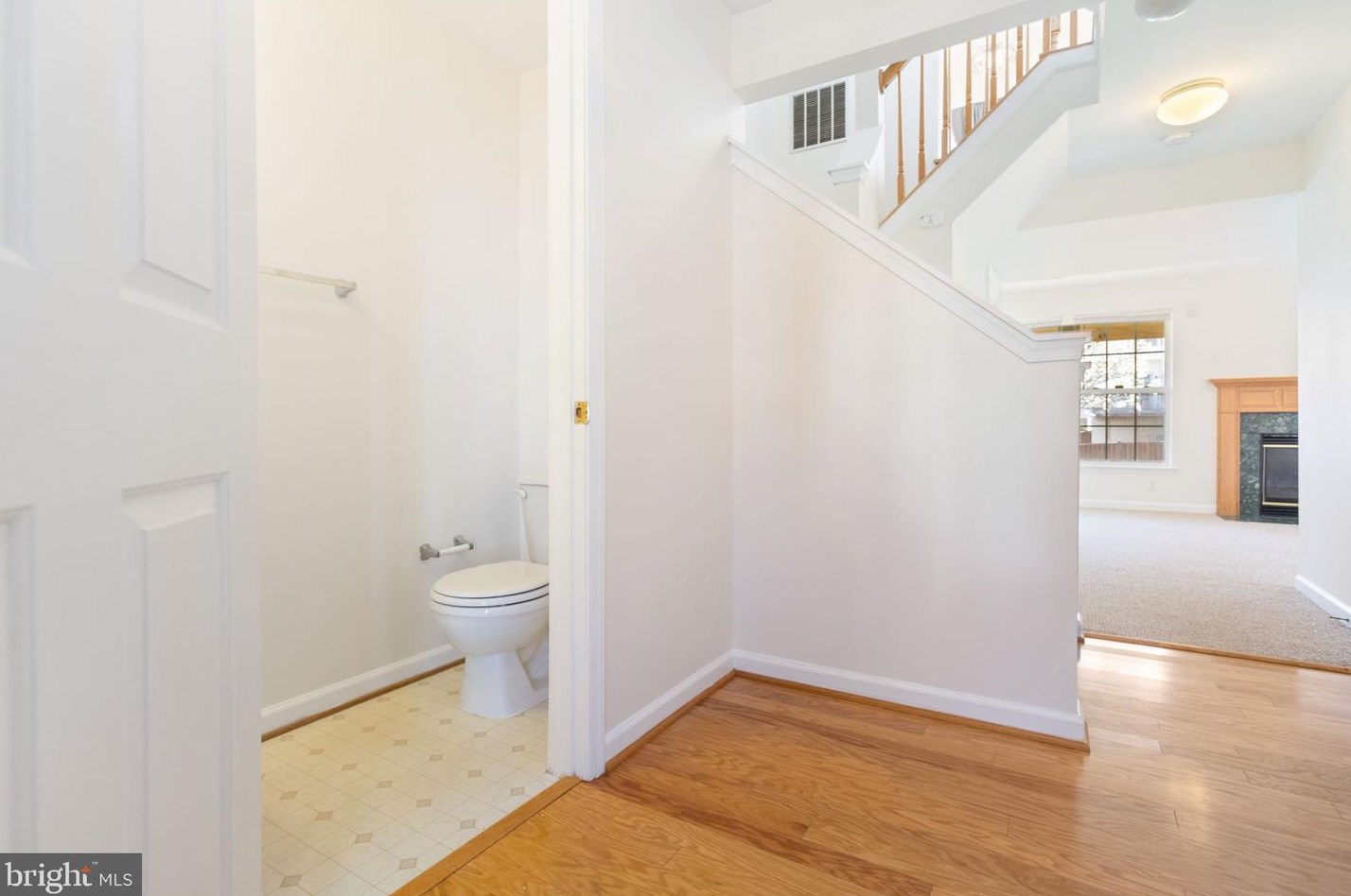 21801 Willesden Jct Ter, Dulles VA  20166-9275 exterior