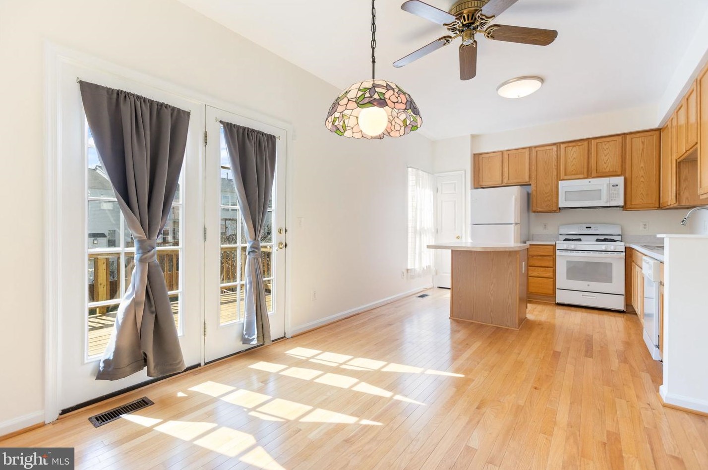 21801 Willesden Jct Ter, Dulles VA  20166-9275 exterior