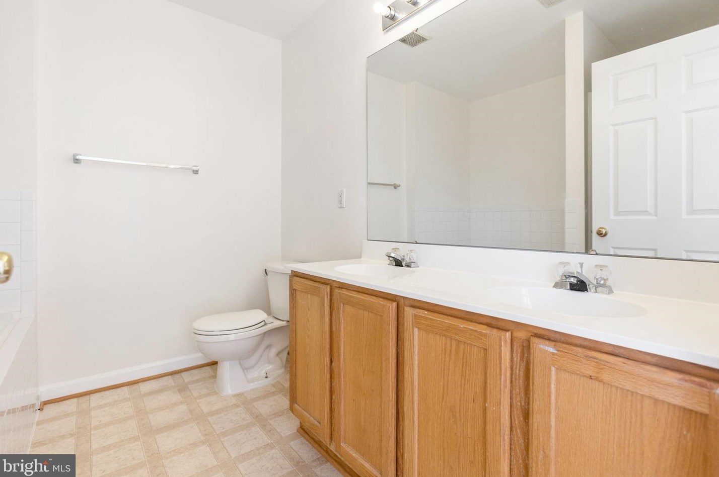 21801 Willesden Jct Ter, Dulles VA  20166-9275 exterior